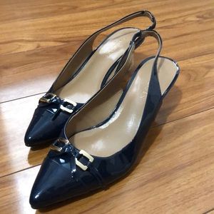 Talbots size 7 Navy and Gold slingback kittenheel